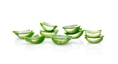 aloe vera üzerinde beyaz izole