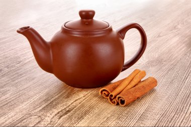 Tarçın kabuğu ve çaydanlık ahşap tablo