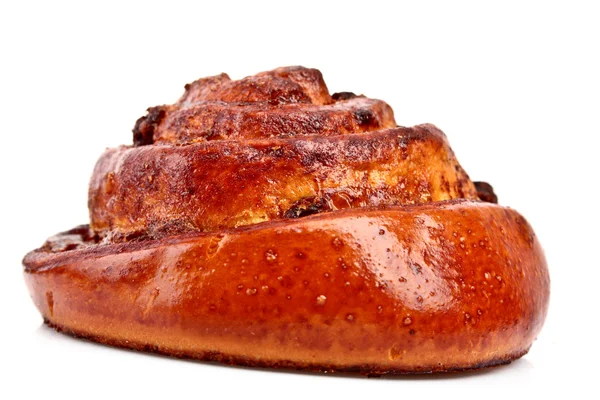 Brood met rozijnen geïsoleerd op wit — Stockfoto