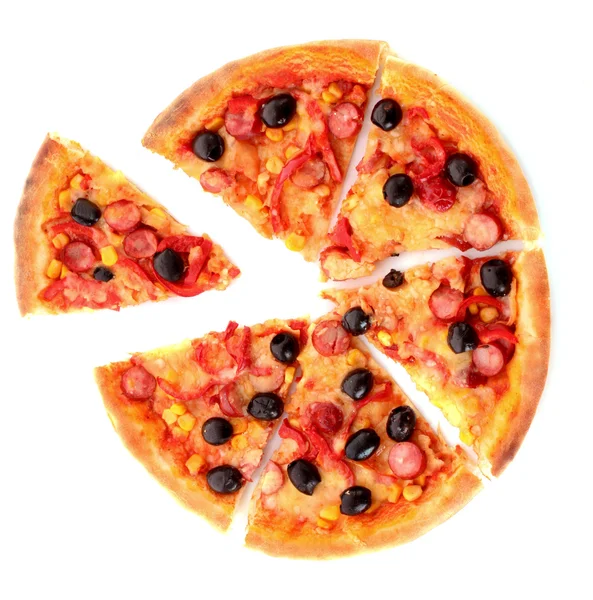 Pizza tagliata a fette con olive isolate su bianco — Foto Stock