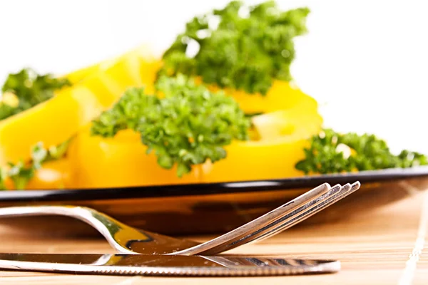 Fourchette et quelques aliments verts — Photo
