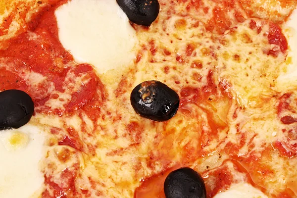Піца з оливками — стокове фото