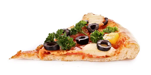 Pizza con aceitunas aisladas sobre blanco —  Fotos de Stock