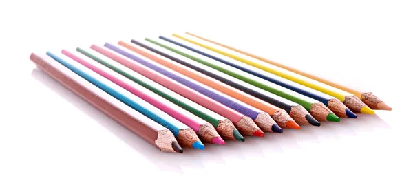 Кілька кольорових олівців ізольовані на білому — стокове фото