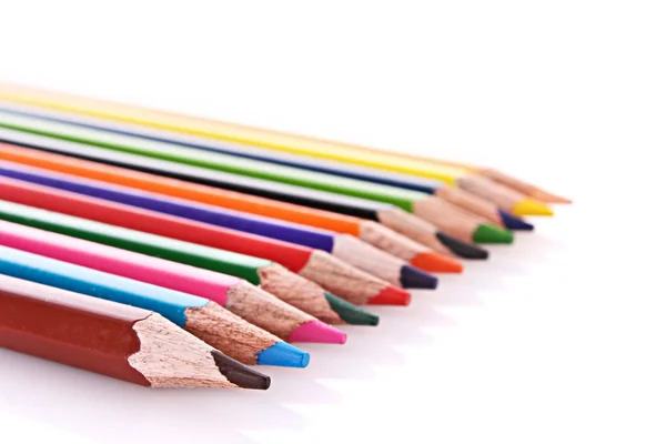 Μερικά μολύβια χρώματος που απομονώνονται σε λευκό — Φωτογραφία Αρχείου