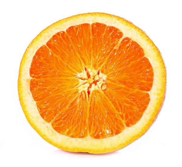 Апельсиновый крупный план на белом фоне — стоковое фото