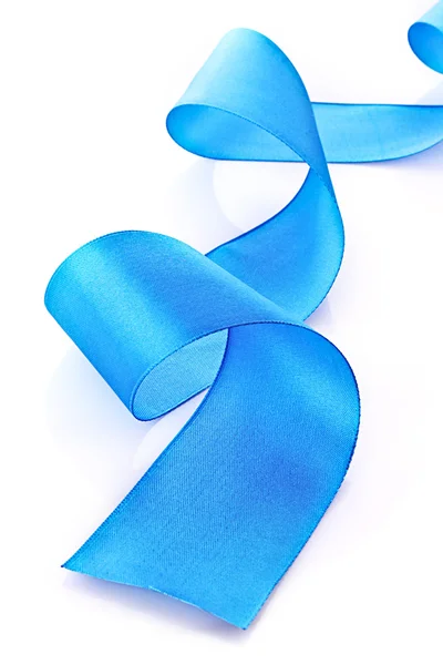 Textilní modrá stuha izolované na bílém — Stock fotografie