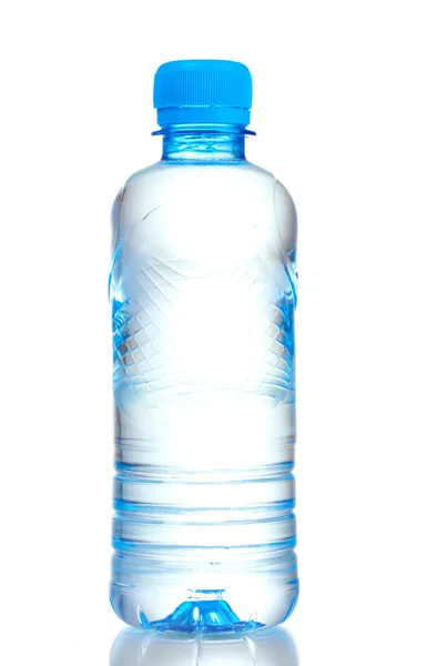 Plastic fles met water geïsoleerd op wit — Stockfoto
