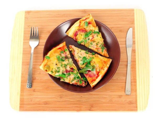 Pizza na placa com garfo e faca — Fotografia de Stock
