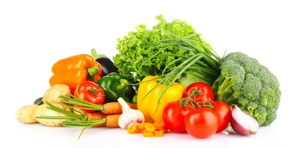 Eine Reihe von frischem Gemüse isoliert auf weiß — Stockfoto