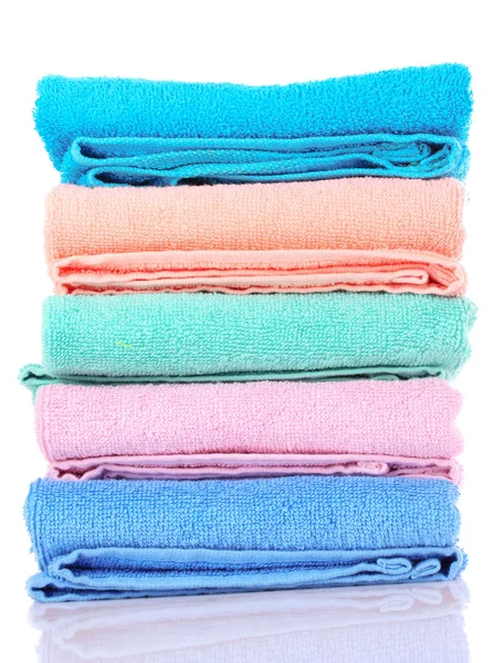 Poucas toalhas isoladas em branco — Fotografia de Stock