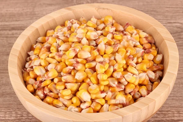 木碗里的黄色玉米粮食 — 图库照片