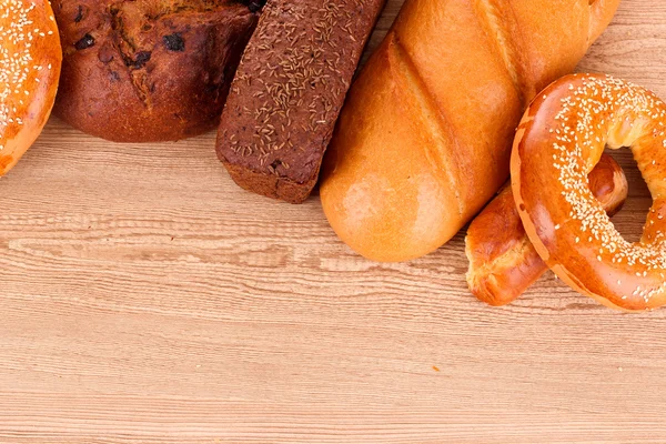 Panadería sobre mesa de madera — Foto de Stock