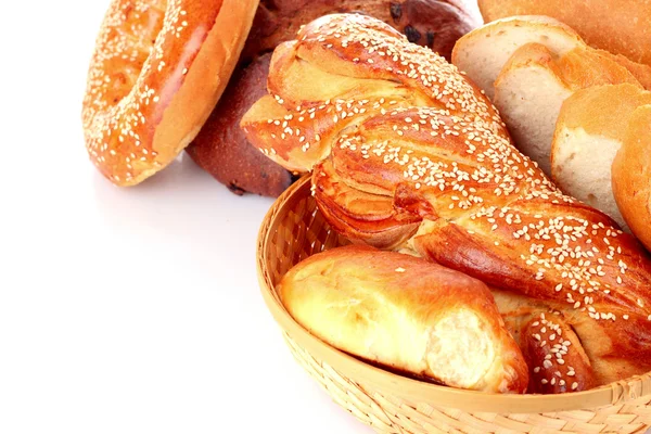 焼きたてのパンの品揃え赤の背景 — ストック写真