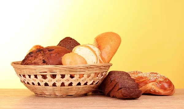 Gebakken brood assortiment — Stockfoto