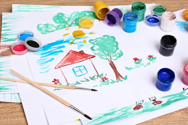 儿童的图纸和油漆 — 图库照片