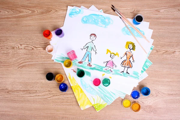 :Barnens teckningar och måla — Stockfoto