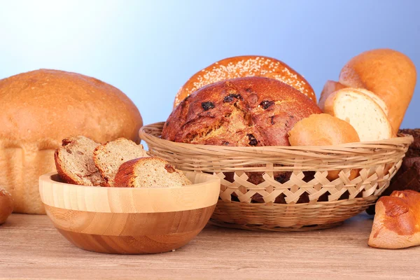 Panadería sobre mesa de madera —  Fotos de Stock