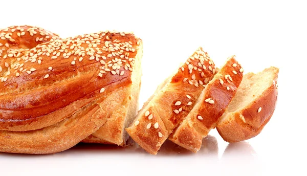 Dilimlenmiş ekmek üzerine beyaz izole — Stok fotoğraf