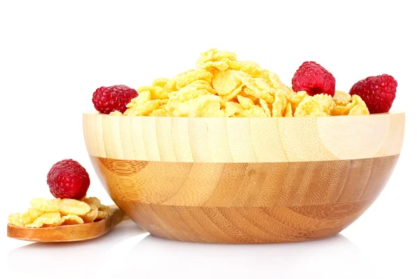 可口脆玉米片和木碗里的水果 — 图库照片