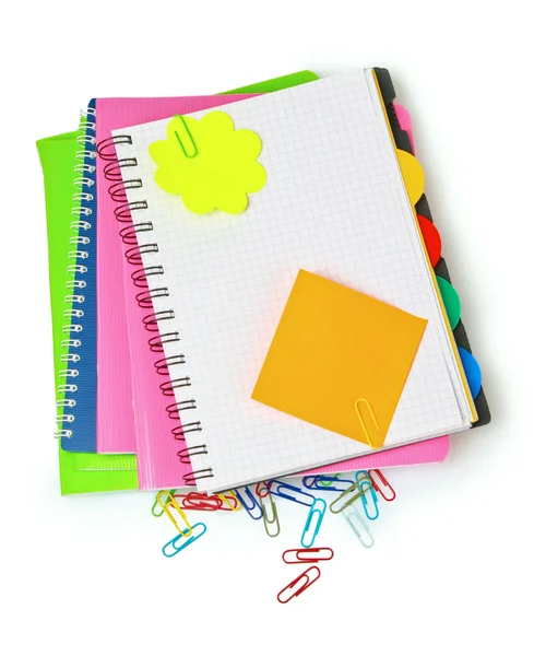 Cadernos brilhantes e clipe de papel — Fotografia de Stock