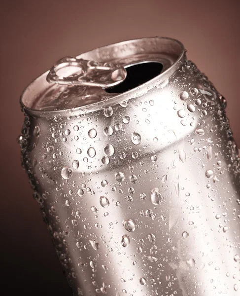 灰色の背景上の缶 — ストック写真