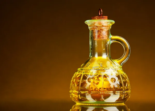 Glas mit Olivenöl — Stockfoto
