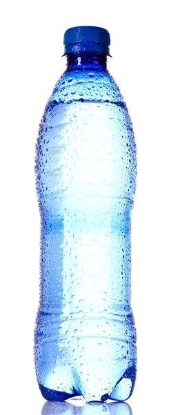 青色の背景にドロップ水で水のボトル — ストック写真