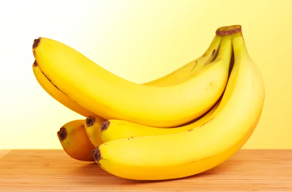 Manojo de plátanos aislados en blanco —  Fotos de Stock
