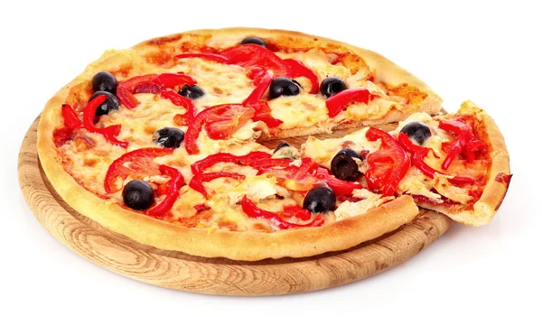 披萨用橄榄隔离在白色的板上 — 图库照片