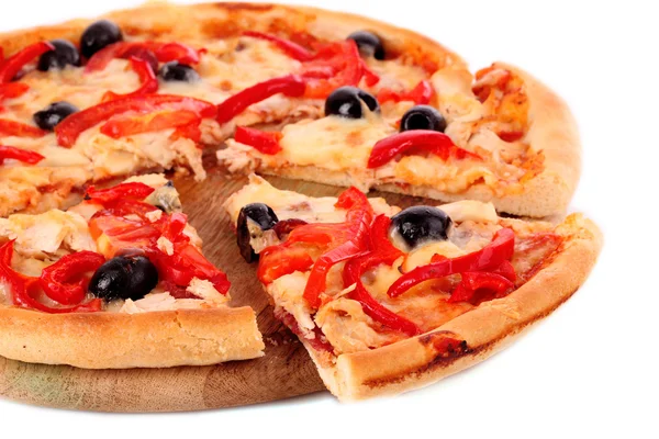 Pizza con aceitunas y tomates de cerca —  Fotos de Stock