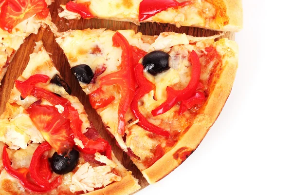 Pizza com azeitonas e tomate close up — Fotografia de Stock