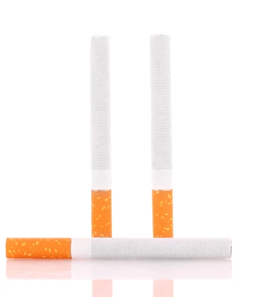 Cigarettes isolées sur blanc — Photo