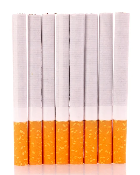하얀 위에 떨어져 있는 많은 담배들 — 스톡 사진