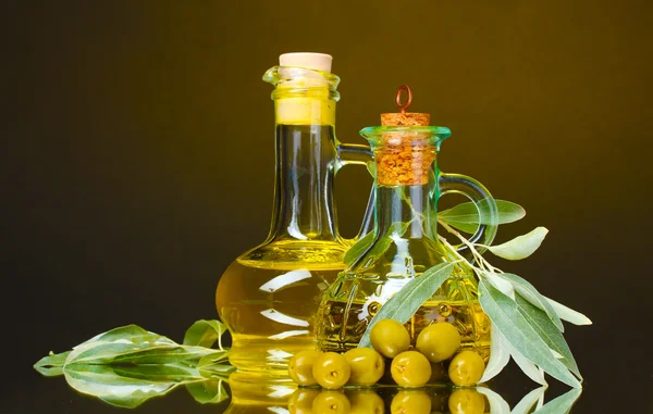 Olive oil in jar and olives — Stock Photo, Image