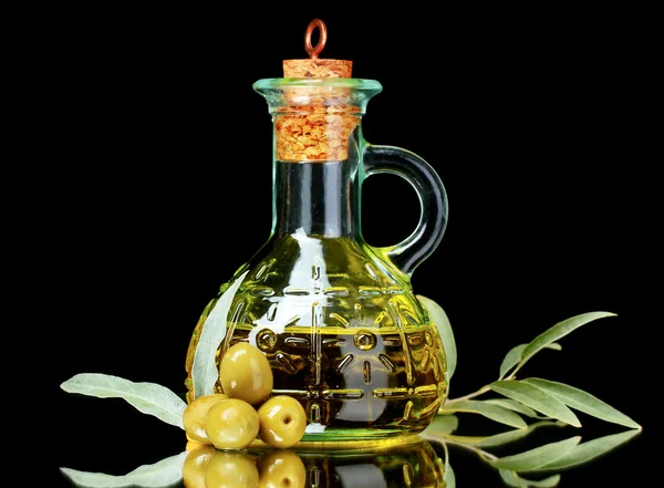 Оливкова олія в банці та оливах — стокове фото