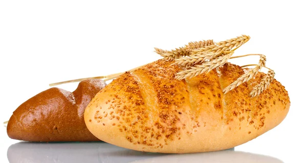 Σίκαλη και το λευκό ψωμί με τους σπόρους σουσαμιού — Φωτογραφία Αρχείου
