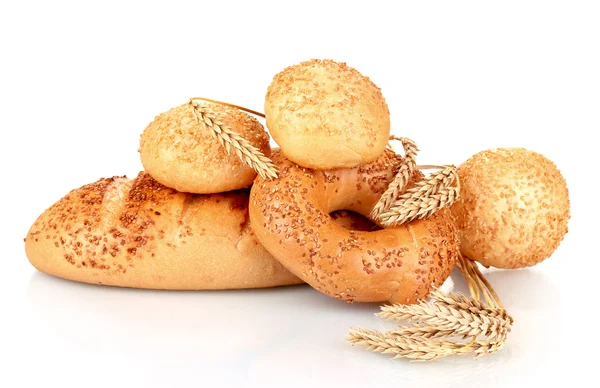 Pão e pães com sementes de sésamo e espiguetas — Fotografia de Stock