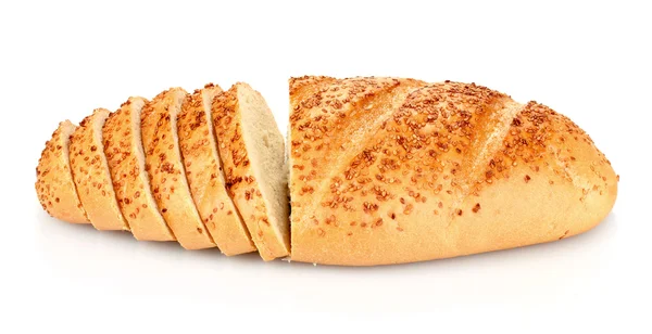 Pão fatiado saboroso com sementes de gergelim — Fotografia de Stock
