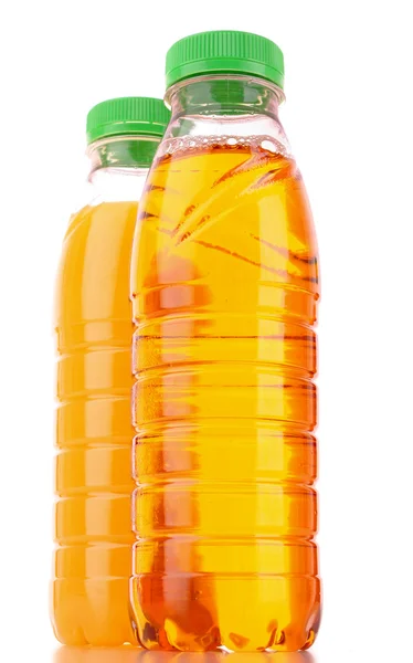 Пляшки з соком ізольовані на білому — стокове фото
