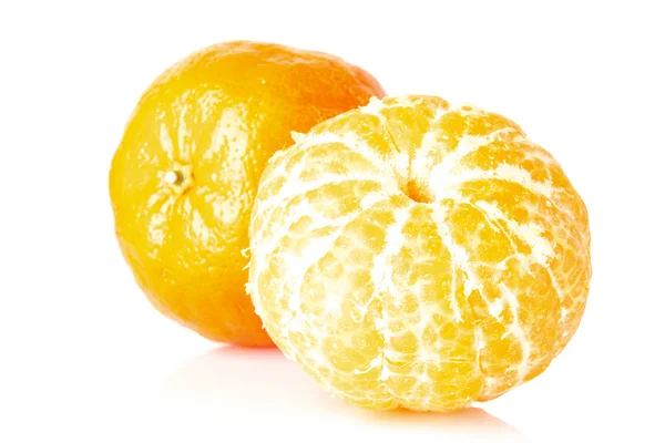 Mandarina aislada en blanco —  Fotos de Stock