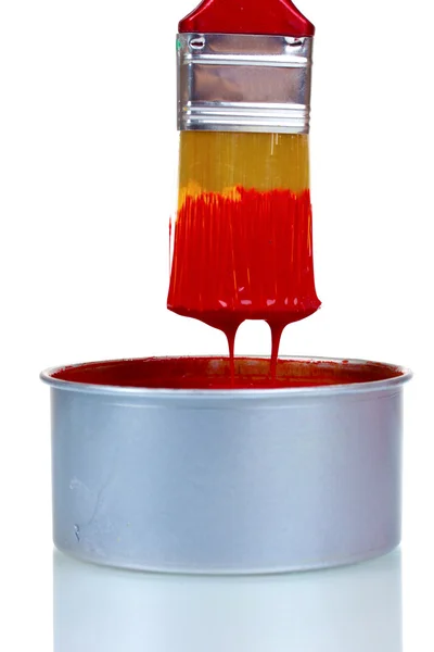 Offene Dose mit roter Farbe und Pinsel — Stockfoto