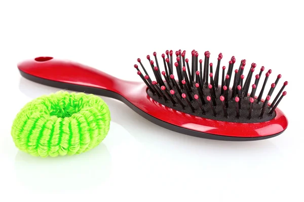 Escova de cabelo e Scrunchy isolado em branco — Fotografia de Stock