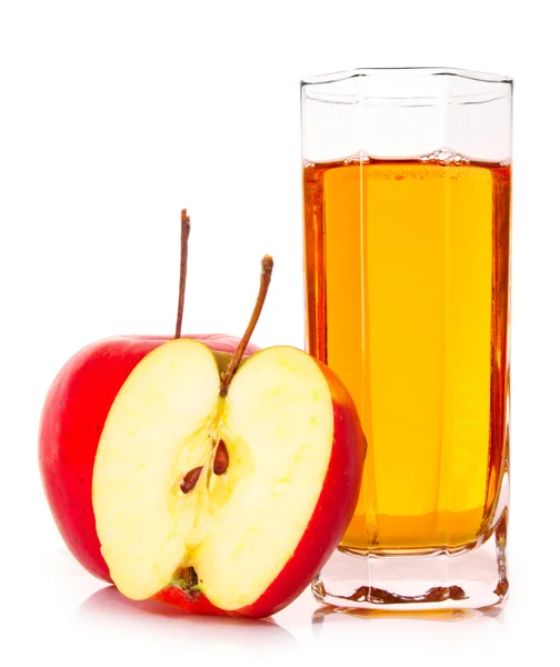 Vruchten en bril met SAP geïsoleerd op wit — Stockfoto