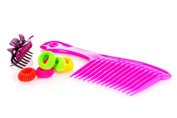 Haarbürste, Barrette und Knuspriges isoliert auf Weiß — Stockfoto