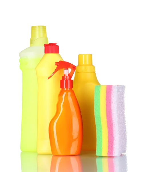 Waschmittelflaschen und Schwämme — Stockfoto