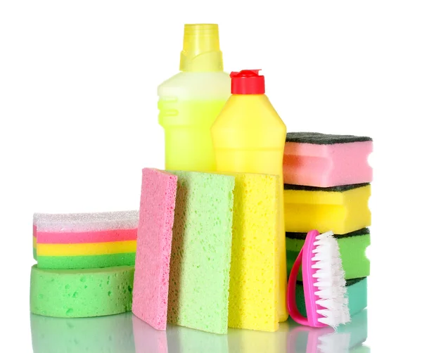 Garrafas de detergente, escova e esponjas — Fotografia de Stock