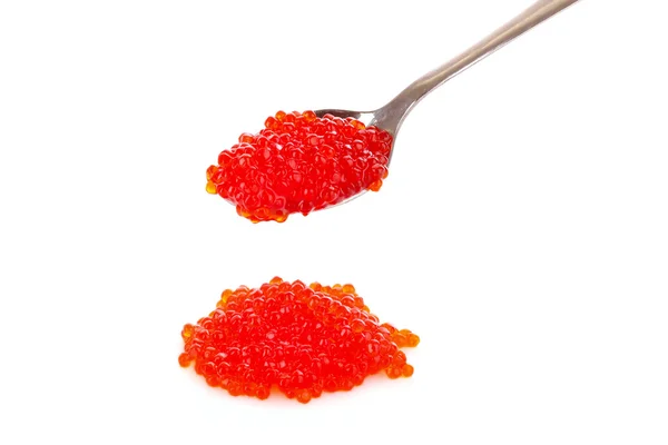Caviar vermelho na colher isolado no branco — Fotografia de Stock
