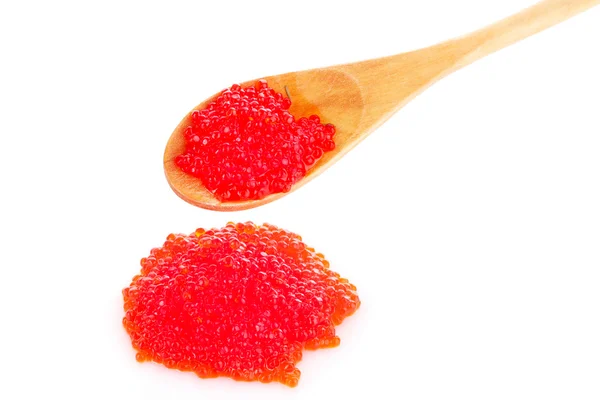 Caviar rouge sur cuillère isolé sur blanc — Photo