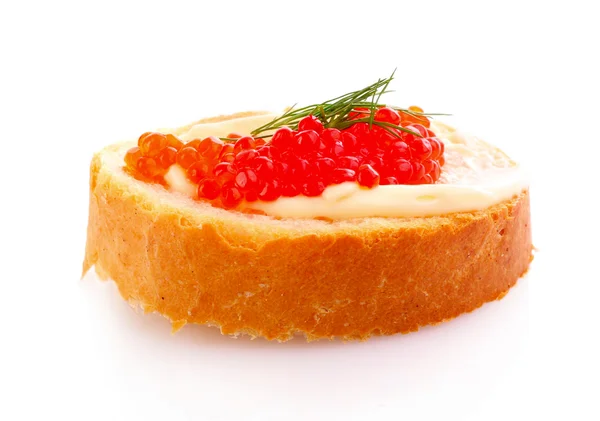 Caviale rosso e pane isolato su bianco — Foto Stock